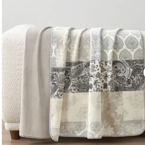 Casual Living Reversible Elegant Patterned Plush Throw Blanket 50”x70”, New